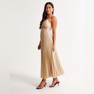 {abercrombie} nwt Giselle satin pleated maxi dress - cream - size small